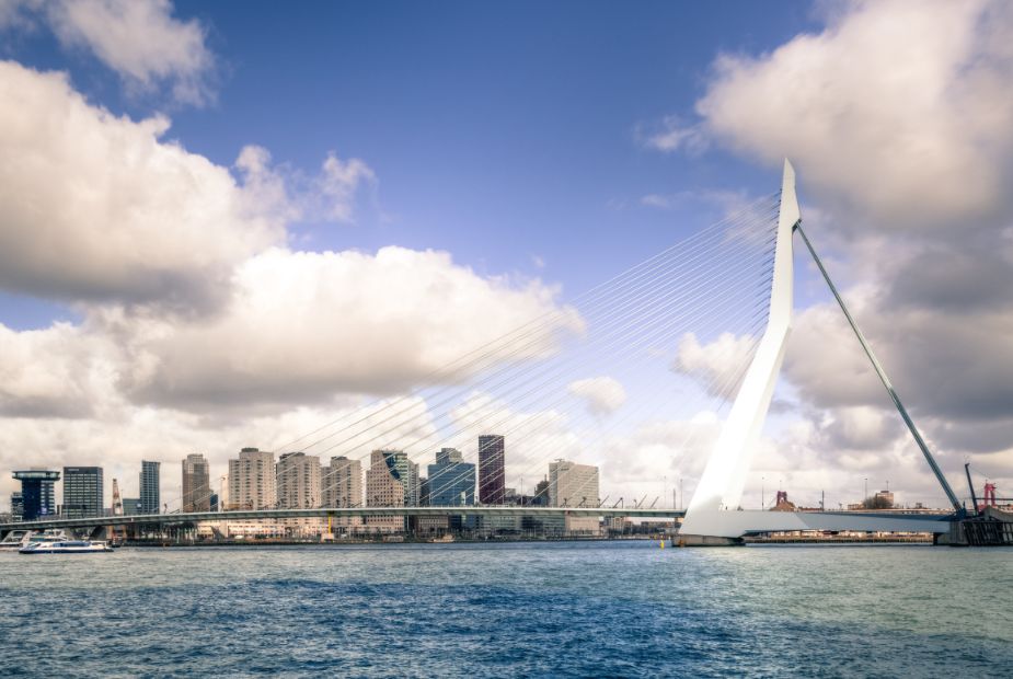 Rotterdam-Erasmusbrug---HalalTimeeu